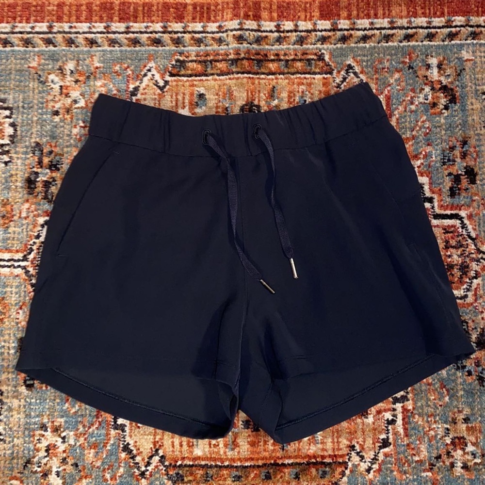 NWOT Lululemon black shorts size 4